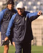 (2)Boca Juniors tune up for Toyota Cup match