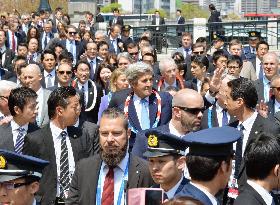 Kerry becomes 1st U.S. sec'y of state to visit Hiroshima A-bomb park