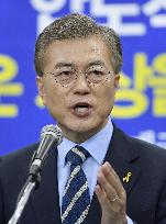 S. Korean presidential contenders make final pitches on election eve