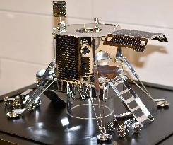 Spacecraft to land on moon