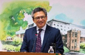 De facto U.S. envoy in Taiwan