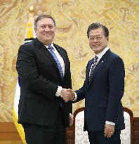 Moon meets Pompeo in Seoul