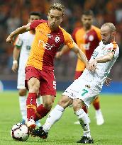 Football: Galatasaray's Nagatomo