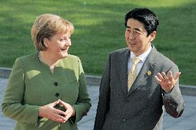 Abe with German Chancellor Angela Merkel at Heiligendamm