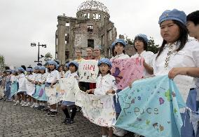Citizens encircle Hiroshima Dome with ribbons for peace