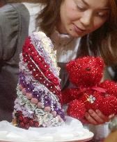 Diamond-studded Christmas tree going for 200.7 million yen