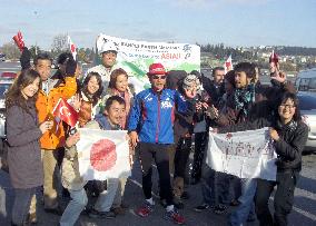 Comedian Hazama enters Asia on run-and-sail Earth Marathon