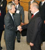 Visiting Iraqi premier talks with Koizumi