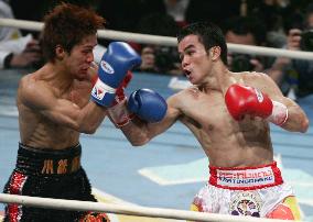 (1)Komatsu TKOed by champion Pongsaklek in WBC title fight