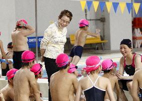 Japanese ex-Olympic swimming medalist trains asthmatic children