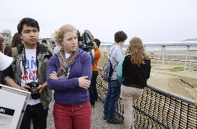 U.S. university students see reconstruction in tsunami-hit city