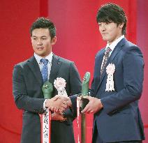 CORRECTED: Yamasaki, Arihara win NPB's top rookie prizes