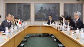 Japan, S. Korea seek to deepen economic ties after landmark deal