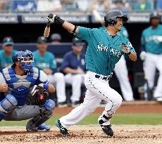 Aoki goes 2-for-3 in spring training game against Royals