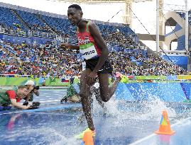 Kenya's Kipruto wins gold in men's 3,000-meter steeplechase