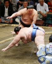 Sumo: Goeido takes sole lead at Autumn meet, holds on to ozeki rank