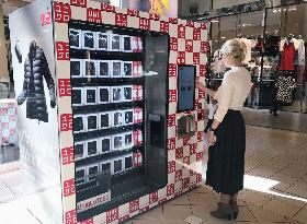 Uniqlo vending machine installed in U.S.