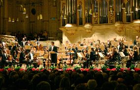 Zurich orchestras hold charity concert