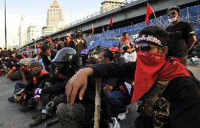 Bangkok standoff continues