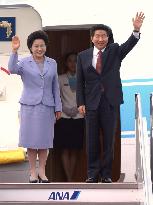 (3)S. Korean President Roh leaves Japan