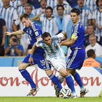 Argentina beat Bosnia-Herzegovina 2-1