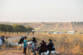 Syrian refugees on Turkish border