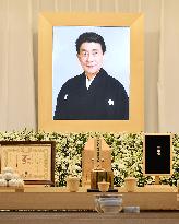 Funeral held for Kabuki star Bando Mitsugoro in Tokyo