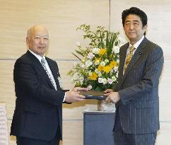 Business leader urges Abe to strive for early EPA accord with EU