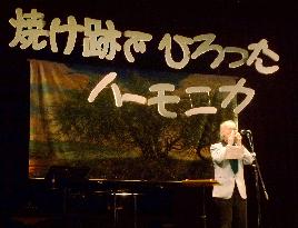 Harmonica man Teramura performs at peace concert in Osaka