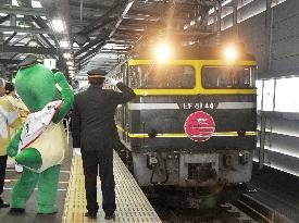 Twilight Express arrives at JR Fukui Station