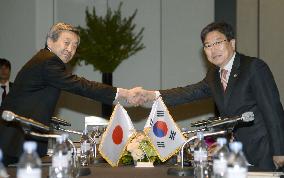 Japan, S. Korea agree to boost cooperation in LNG imports