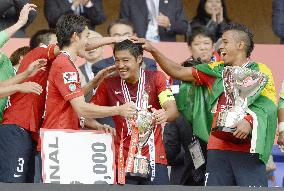 Kashima MF Ogasawara feted by teammates for winning Nabisco Cup MVP