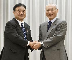 Olympic minister Endo meets with Tokyo Gov. Masuzoe