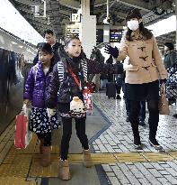 Travelers heading home for New Year's holidays