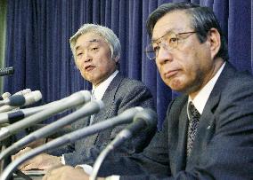 JAL head Shinmachi to step down to settle internal strife