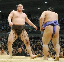 Hakuho wins 10th Emperor's Cup at spring sumo
