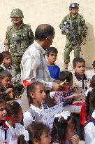 (5)Japan donates stationery to Iraqi school