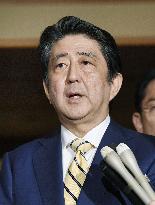 Abe, Putin meet at hot spring resort, territorial row in focus