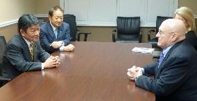 Japanese lawmaker talks with ex-U.S. official Armitage
