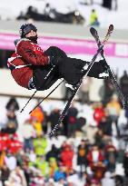 Skiing: Yater-Wallace claims victory in men's halfpipe event