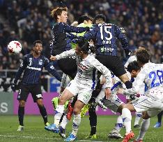 Soccer: Konno rescues point for Gamba in league opener