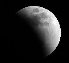 Total lunar eclipse observed in Japan