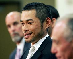 Ichiro signs 5-year deal with Mariners