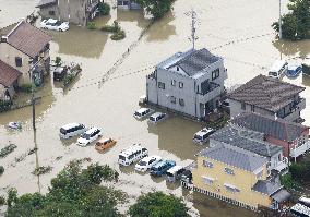 Heavy rain hits central, eastern Japan, 1 dead