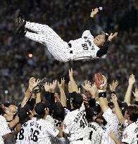 Hanshin clinches 1st Central League title in 2 years