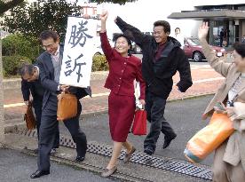 Toyosato mayor ordered to stop funding new school bldg