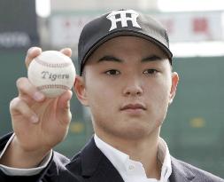 (2)Hanshin inks provisional contract with 15-year-old pitcher