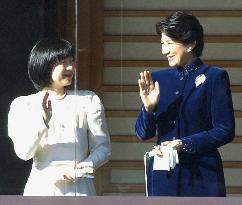 (2)Emperor greets people, crown princess takes part