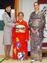 Jordan's Queen Rania, Princess Iman enjoy wearing kimono