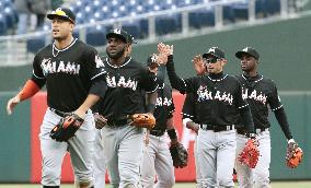 Marlins win again to take series vs. Phillies